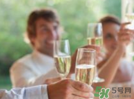 帶牙套能喝酒嗎？帶牙套可不可以喝酒？