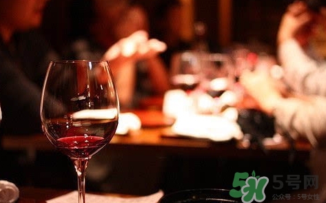 帶牙套能喝酒嗎？帶牙套可不可以喝酒？