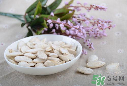 南瓜子和葵花籽哪個好？南瓜子和葵花籽區(qū)別？