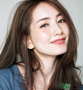 磚紅色口紅配什么妝容？磚紅色口紅適合什么妝？