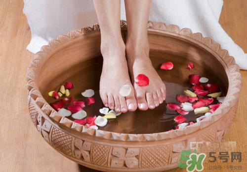熱水泡腳可以補血嗎？熱水怎么泡腳可以補血？