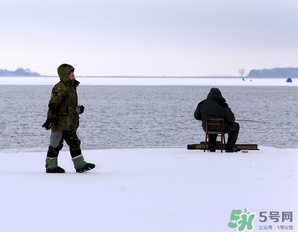 冬天釣魚用什么餌料？冬天釣魚用什么小藥？