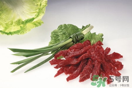 生肉可以用淘米水洗嗎？生肉用淘米水洗干凈嗎？