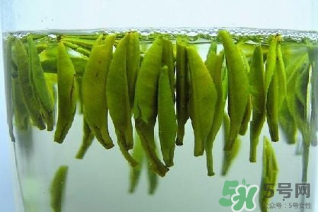 冬天可以喝綠茶嗎？冬天喝綠茶好還是紅茶好？