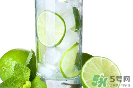 檸檬水可以用熱水泡嗎？檸檬水用涼水泡還是熱水泡？