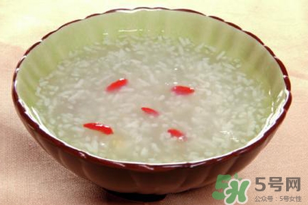 米酒可以和牛奶煮一起嗎？米酒和牛奶能一起吃嗎？