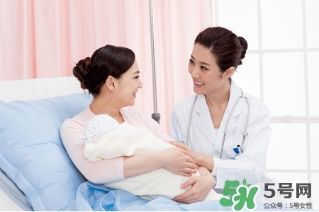 冬天哺乳穿什么？冬天哺乳期穿什么衣服喂奶好？