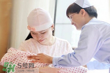 喂母乳乳房會下垂嗎？喂母乳會導致胸部下垂嗎？