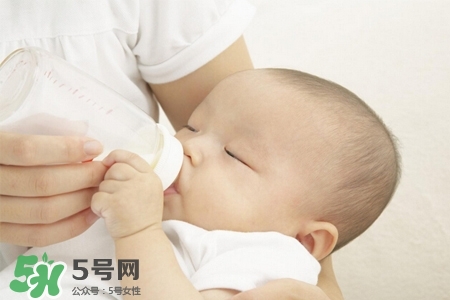 產(chǎn)后胸部下垂什么原因？產(chǎn)后胸部下垂怎么辦？