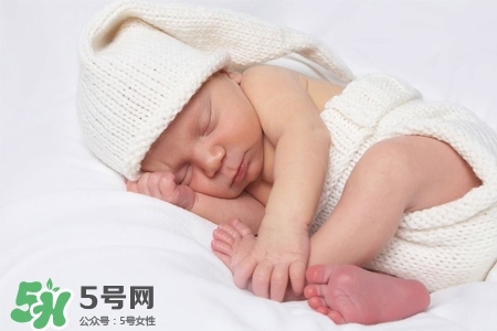 產(chǎn)后胸部下垂什么原因？產(chǎn)后胸部下垂怎么辦？