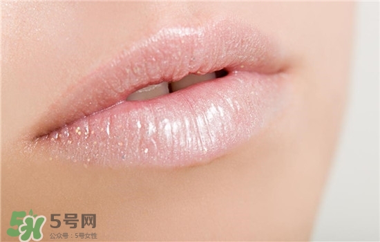 防曬唇膏要卸妝嗎？防曬唇膏晚上可以用嗎？