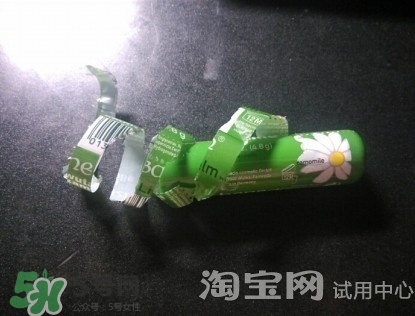 小甘菊唇膏小孩能用嗎？herbacin賀本清小甘菊唇膏小孩可以用嗎？