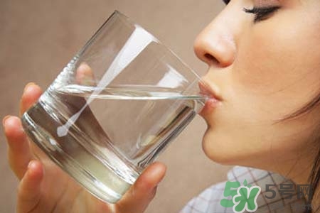 霧霾天為什么要多喝水？霧霾天要喝多少水才健康？