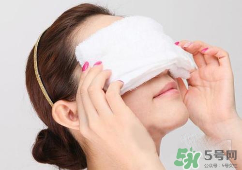 眼皮跳是冷敷還是熱敷？眼皮跳怎么辦？