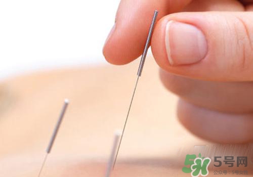 眼皮跳是冷敷還是熱敷？眼皮跳怎么辦？