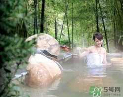 泡溫泉后要洗澡嗎？泡完溫泉后多久可以洗澡？