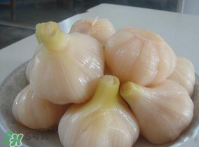 腌大蒜變綠還能吃嗎？大蒜腌制后變綠能吃嗎？