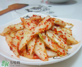 腌白菜放多少鹽？腌白菜放鹽比例