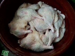 腌鴨腿放多少鹽？腌鴨腿要多少鹽一斤？