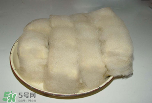 霉豆腐長(zhǎng)黑毛能吃嗎？霉豆腐為什么長(zhǎng)黑毛？