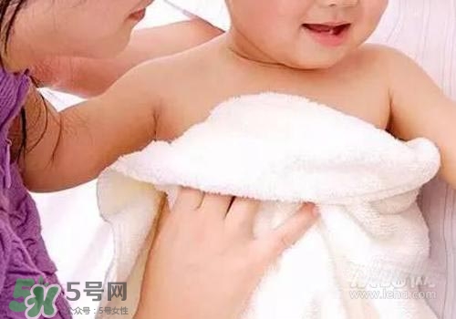 寶寶拉肚子發燒39度會燒壞腦子嗎？寶寶拉肚子發燒39度怎么辦？