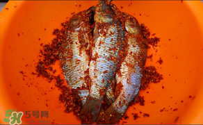 腌魚可以放白酒嗎？腌魚可以放料酒嗎？