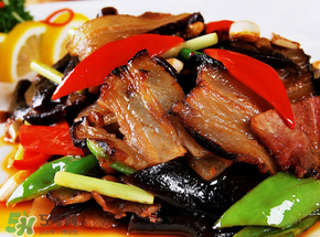 臘肉蒸什么菜好吃？蒸臘肉放什么材料好吃？