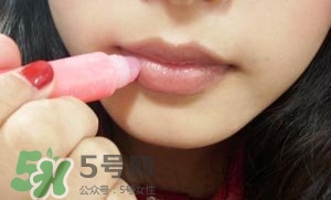 唇線筆可以當口紅嗎？唇線筆和口紅的區別？
