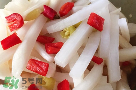 吃酸蘿卜能減肥嗎？晚上吃酸蘿卜會發胖嗎？