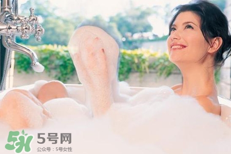 冬天洗澡水溫60度行嗎？60度的水可以洗澡嗎？
