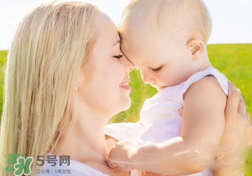 寶寶半歲添加什么輔食？寶寶半歲吃什么？