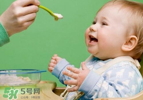 寶寶半歲添加什么輔食？寶寶半歲吃什么？