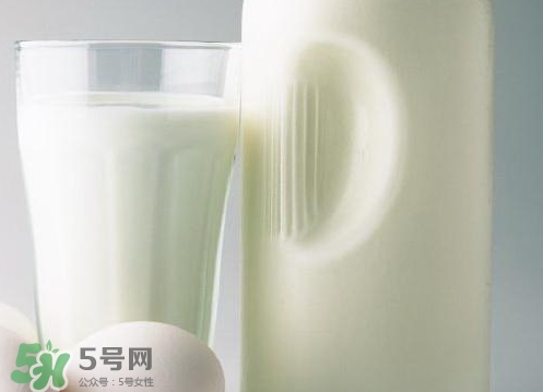 全脂牛奶和脫脂牛奶的區別,全脂牛奶和脫脂牛奶哪個好