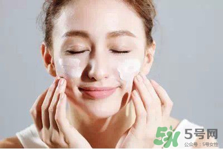 卸妝膏和卸妝水哪個(gè)好？卸妝膏和卸妝水的區(qū)別