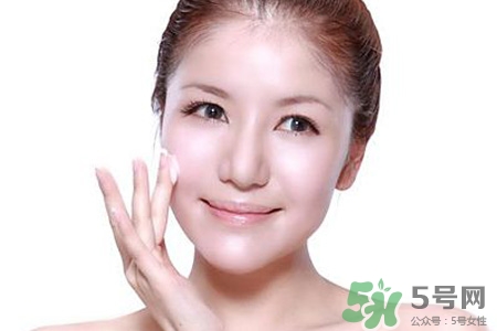 卸妝膏和卸妝水哪個(gè)好？卸妝膏和卸妝水的區(qū)別