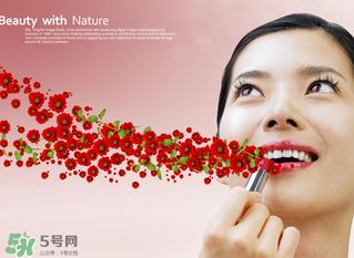 涂口紅嘴唇變白怎么辦？長期涂口紅的危害