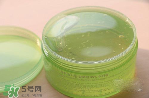 嘴唇干裂可以涂蘆薈膠嗎？嘴唇干裂怎么涂蘆薈膠？