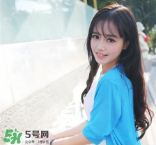 微卷中長發圖片_微卷發型圖片中長發女