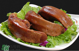 豬舌頭上的白苔怎么撕下來？豬舌頭上的白苔能吃嗎？