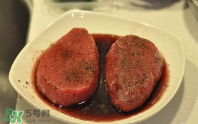 自己在家怎么腌牛排？自己在家腌制牛排需要什么材料？