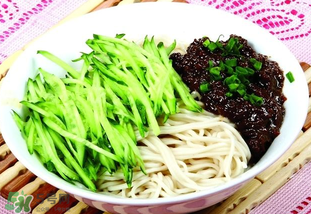 減肥可以吃炸醬面嗎？減肥期間吃炸醬面會胖嗎？