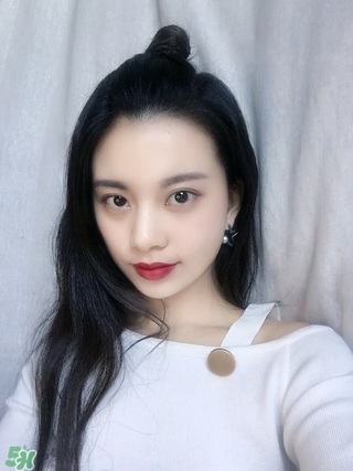 kiko2017情人節愛心口紅色號 kiko2017情人節愛心口紅試色
