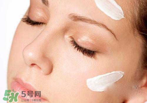妝前乳是乳液嗎？妝前乳和乳液的區別