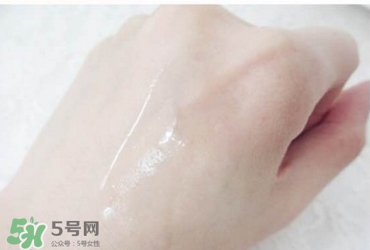 美容液是化妝水嗎？美容液和化妝水的區別
