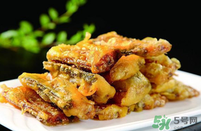 面粉炸魚怎么做？怎么用面粉炸魚？
