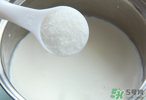 面糊用熱水還是涼水？面糊是用熱水調還是用涼水調？