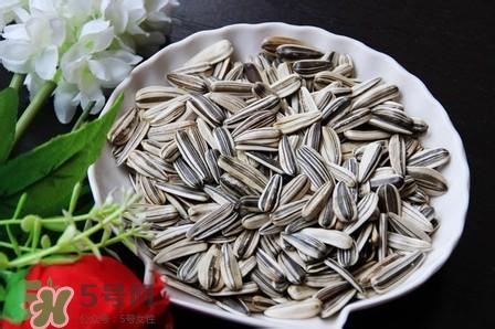 吃瓜子會口腔潰瘍嗎？口腔潰瘍可以吃瓜子嗎？