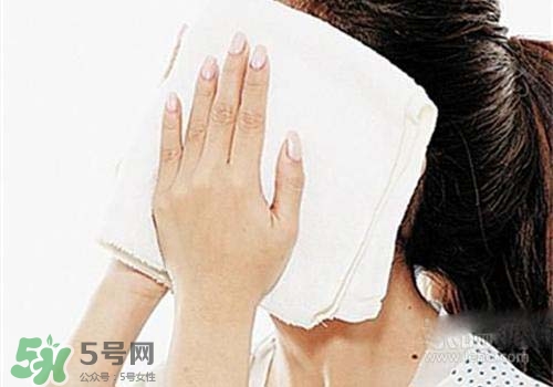熱毛巾敷臉能祛痘嗎？長痘怎么用熱毛巾敷臉？