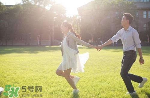 拍婚紗照可以戴眼鏡嗎？拍婚紗照戴眼鏡好不好？