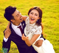 拍婚紗照可以戴眼鏡嗎？拍婚紗照戴眼鏡好不好？